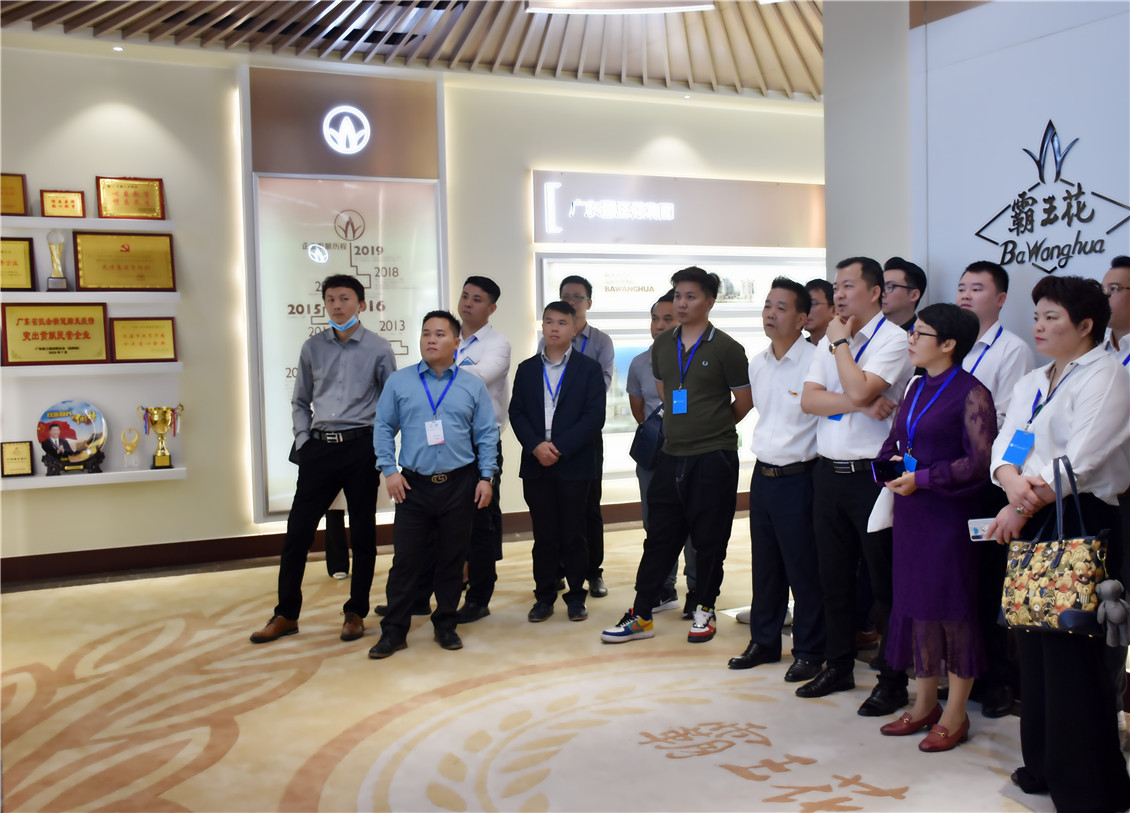 1603845872764592.jpg 1 章航會長一行觀看企業(yè)宣傳片.jpg